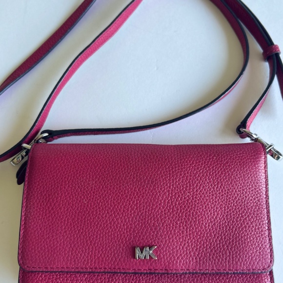 Michael Kors Raspberry Pebble Genuine Leather Crossbody Strap Wallet. - Picture 2 of 13